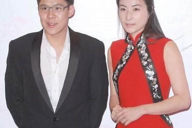 李嘉诚的八字有几个土