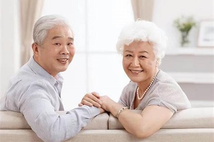 梦到过世老人身体健康会走路了是怎么回事