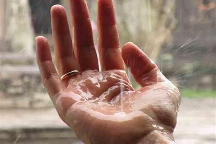 孕妇梦见下雨出太阳