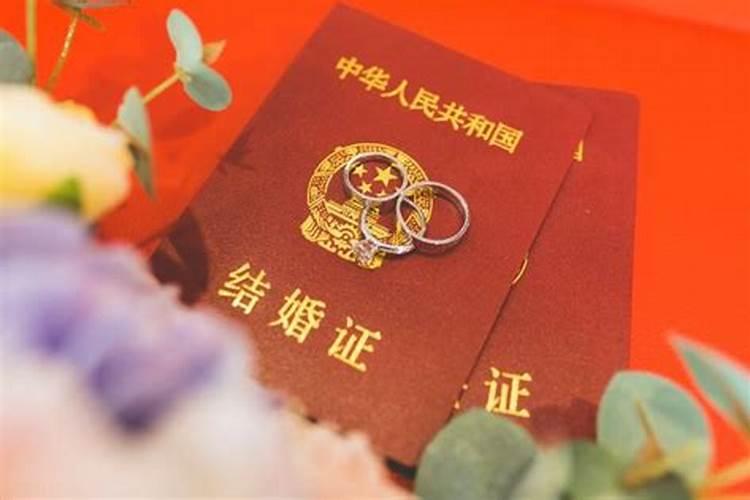 夫妻双方分居一定时间是不是视为自动解除婚姻关系？