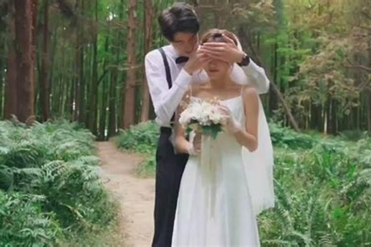 梦见女人拉肚子拉在我床上的预兆
