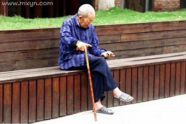 梦见死去的爸爸还活着,究竟是何预兆？