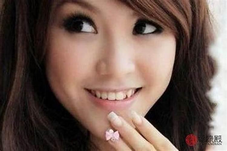 虎牙很长的女人是什么命