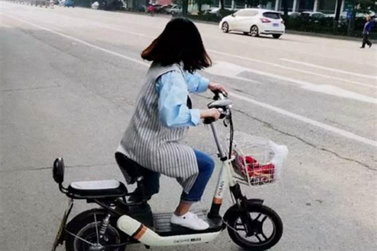 梦见汽车没电用脚蹬的预兆