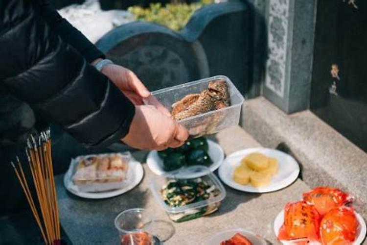 过小年可不可以拜祭死去的亲人？