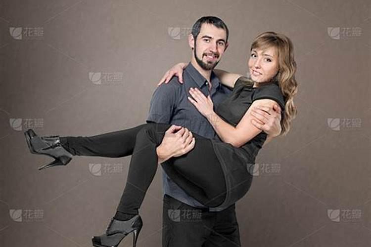 已婚女人梦到别的男人抱自己