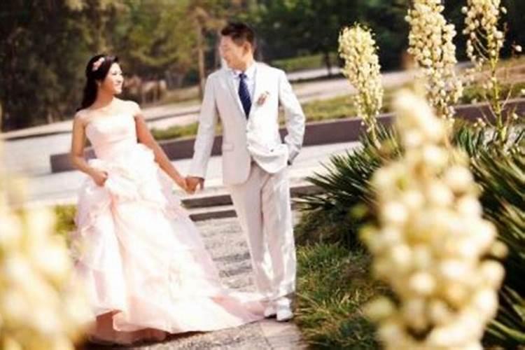 梦见和前男友试婚纱