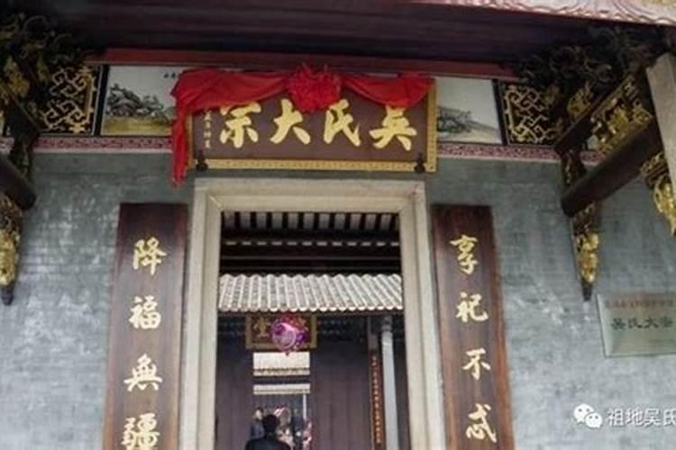 梦到金鱼在水里游是什么预兆？