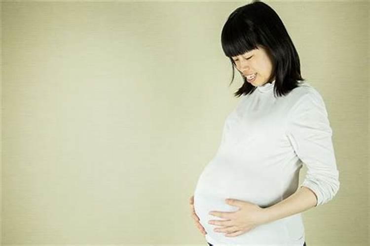 中老年妇女梦见自己生孩子