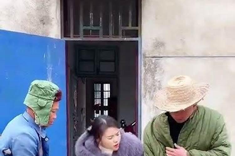 梦到父母受伤严重,但是不告诉我什么原因是什么意思？