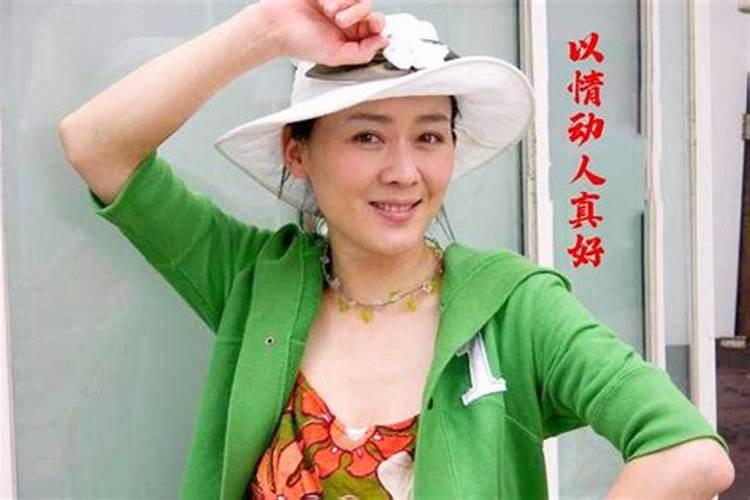 ...却和其他女生说话就很正常,还愿意早上陪我跑步。我不知道他喜欢我...