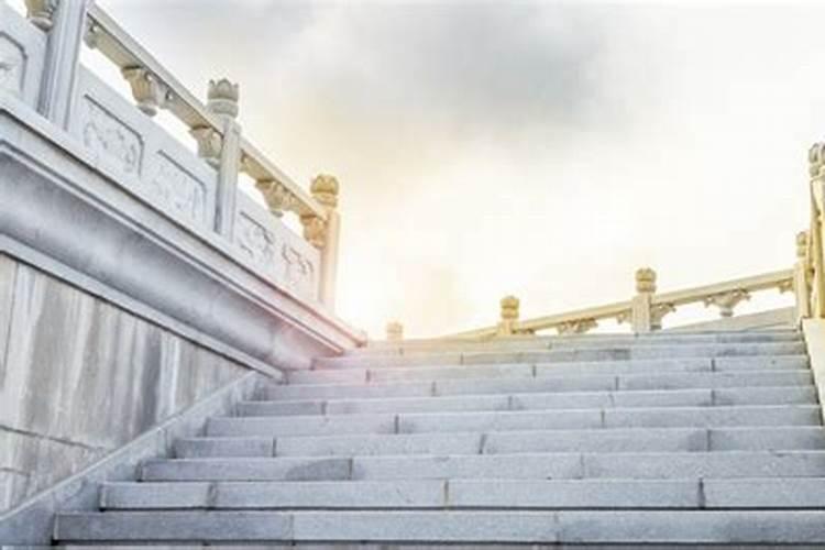 梦见楼梯断了上不去 梦见楼梯断了上不去好不好