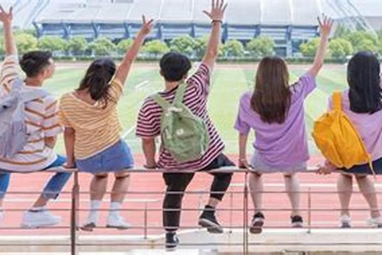 梦到多年不见不联系的同学