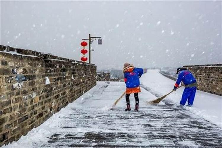 梦见打扫院子雪