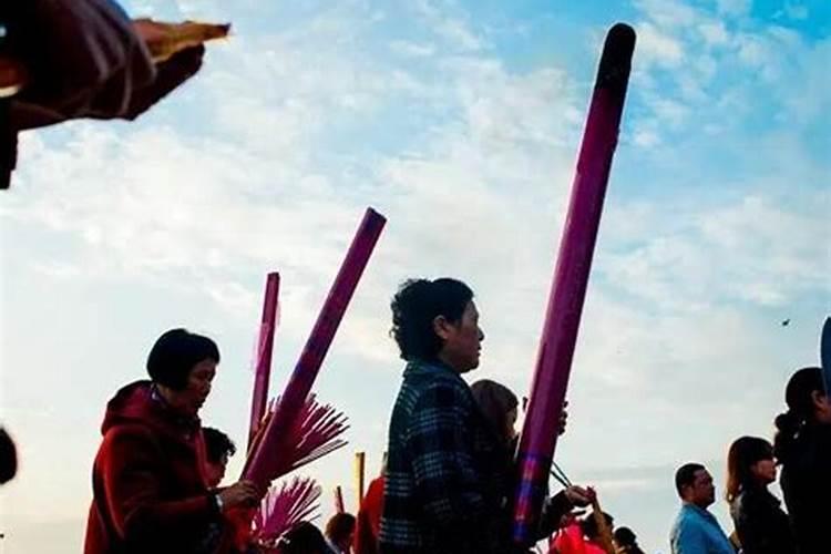 女人梦见下跪叩头拜神预示什么意思