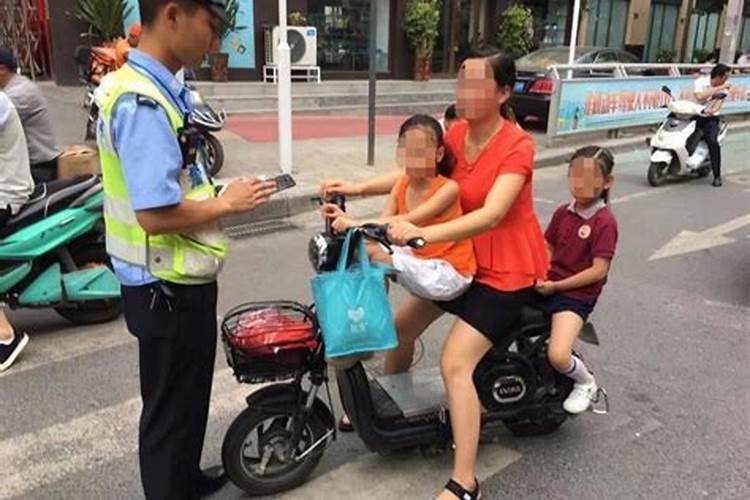 晚上做梦,梦见儿子放子后,骑着女生的电动车,带着女生去玩,这梦如何解释...