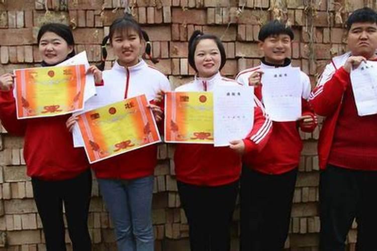 梦见女儿考第一得奖的预兆