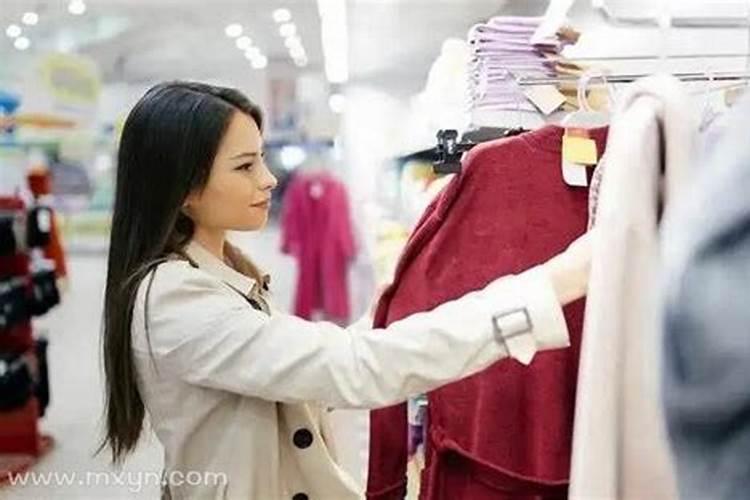 梦见没有地方换衣服