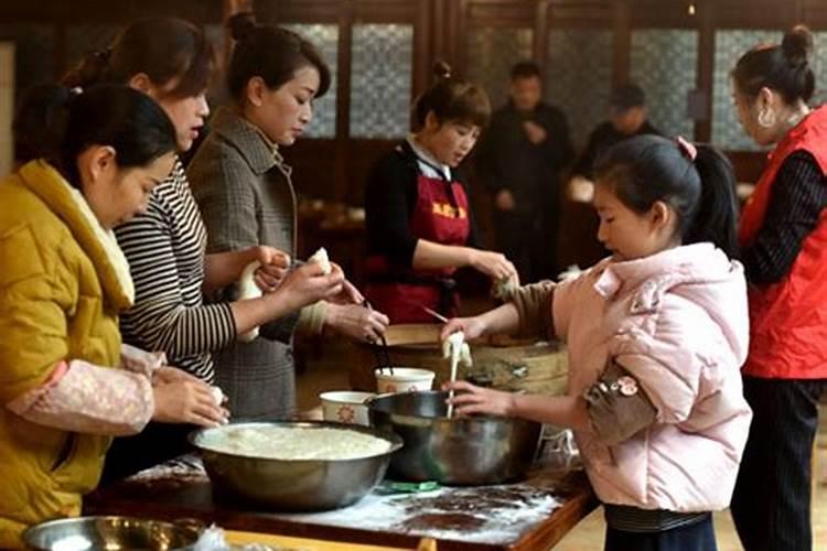 有一种书,就是可以根据每个人的生辰八字来找他的命运什么的,那是什么书...