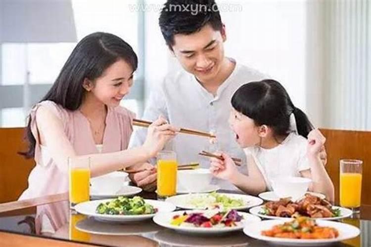 梦见吃饭人多是什么预兆