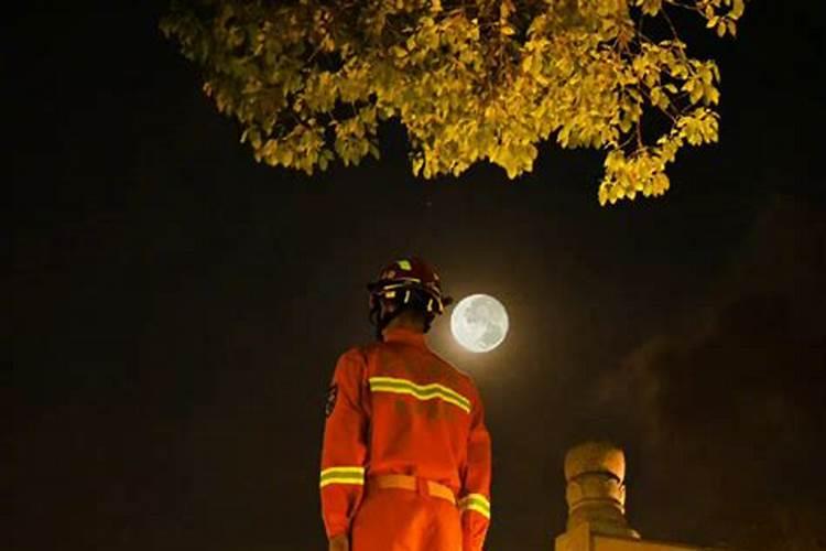 中元节不能穿什么颜色的衣服(中元节禁忌)