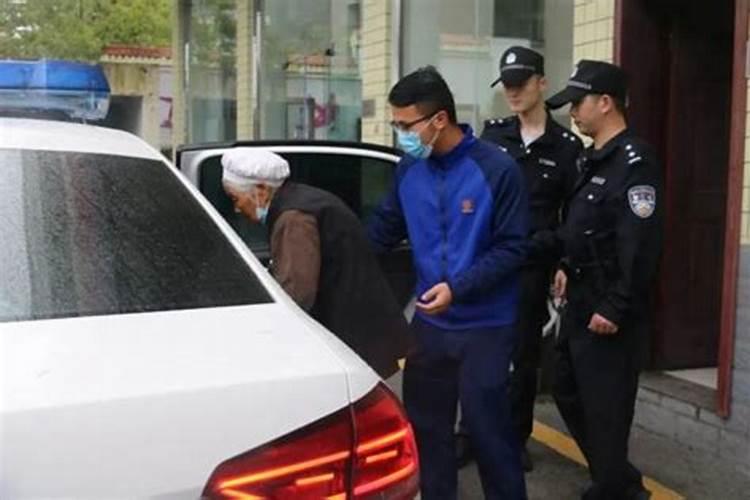 母亲替儿子到寺庙去求个好姻缘应该怎么做
