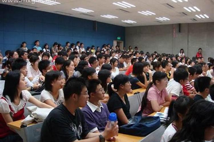 梦见上学意味着什么(梦到在学校上学是什么意思)