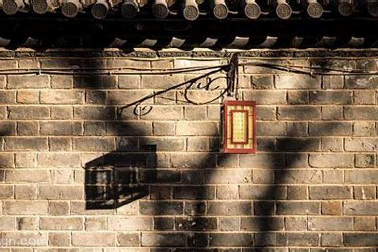 梦到家里住了好多陌生人预示着什么