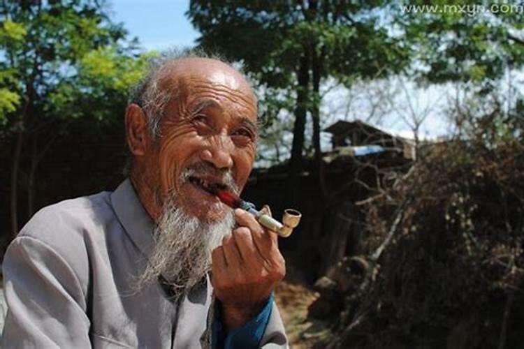 梦见我刚去世的爷爷对我笑的预兆