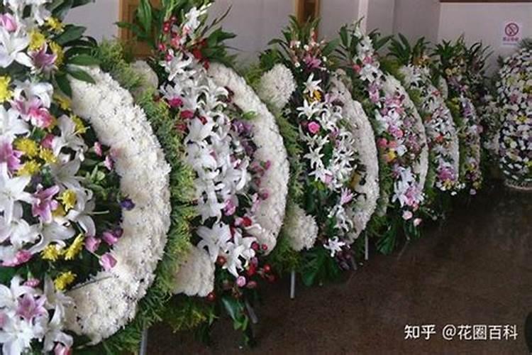 孕妇女人梦见红鲤鱼水中游