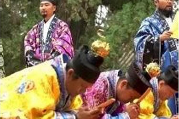 中元节什么时间上坟合适 中元节什么日子上坟合适