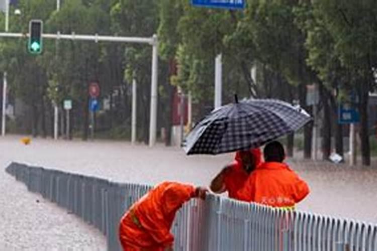 梦见回家路上发大水是什么意思