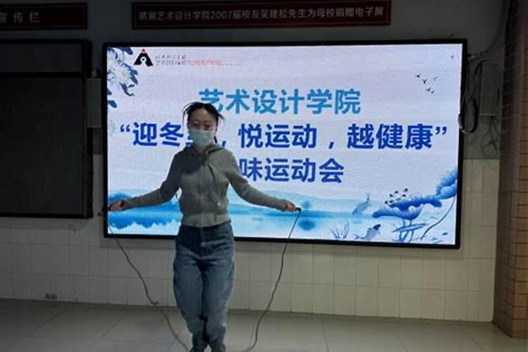梦见龙先在天上飞,然后被雷劈死了