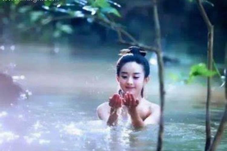 梦见没穿衣服的女人什么意思？