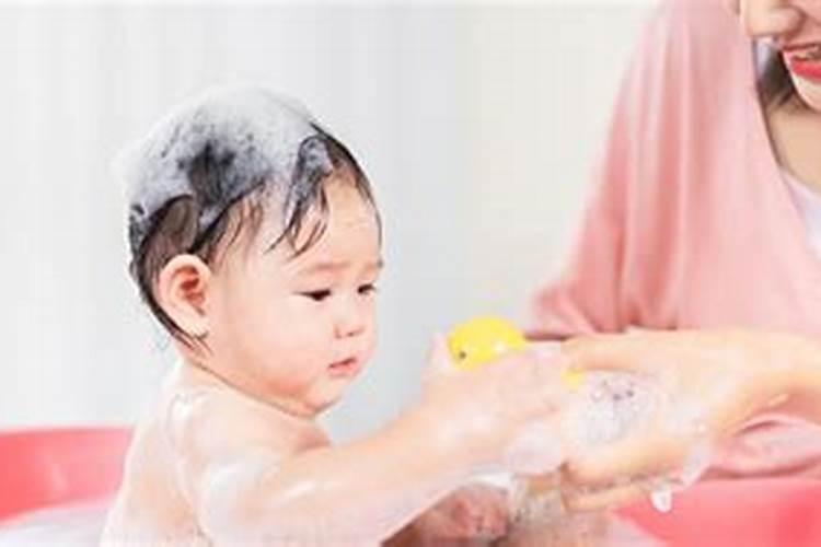 梦见给妈妈洗澡的预兆