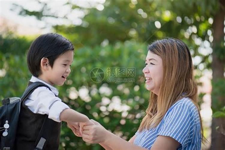梦见与自己亲人分开我哭了