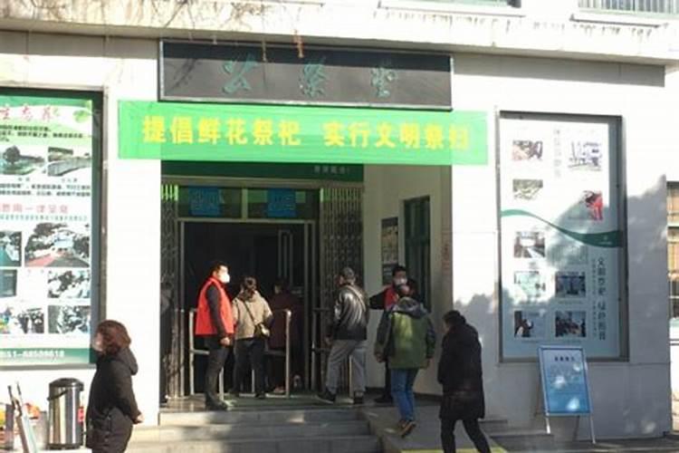梦到带女友去前妻家里睡觉被前妻爸妈看到了,什么意思？