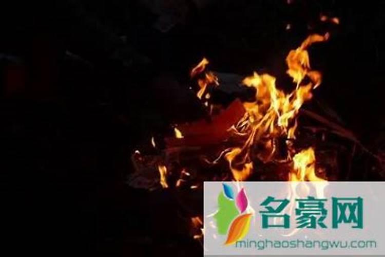 涧下水命的人和大林木命的人配吗？