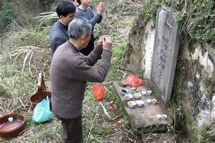 上坟在墓前能不能哭？