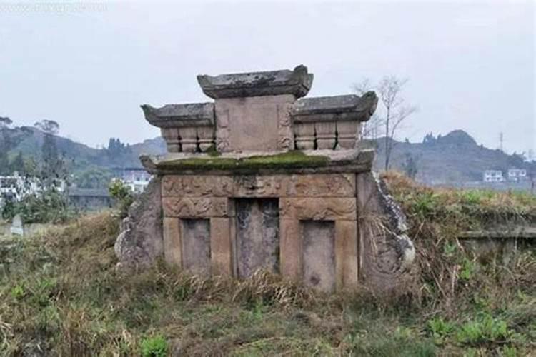梦见坟墓前烧火的预兆