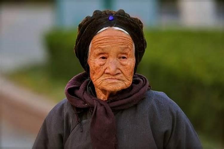 2025年怎么化解太岁符