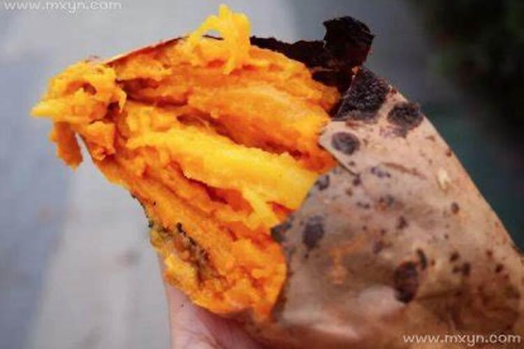 梦见吃烤红薯是什么兆头？