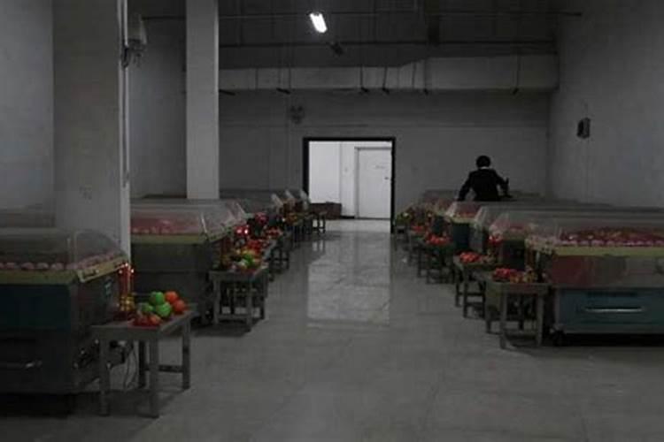 梦见大水把人冲走了什么意思