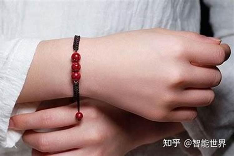 2025本命年蛇年女性戴什么