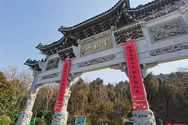 梦见自己骑电动车带人是什么意思