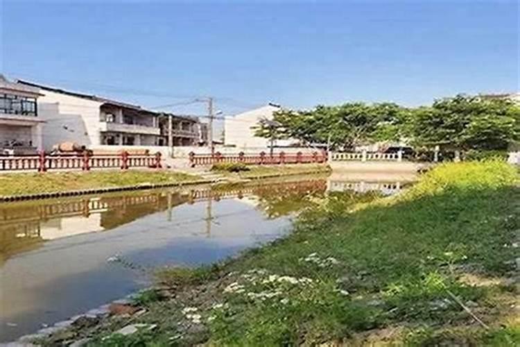 准备买这套房,大师帮忙看下风水？北面有一条河。。。户型如下。。百度...