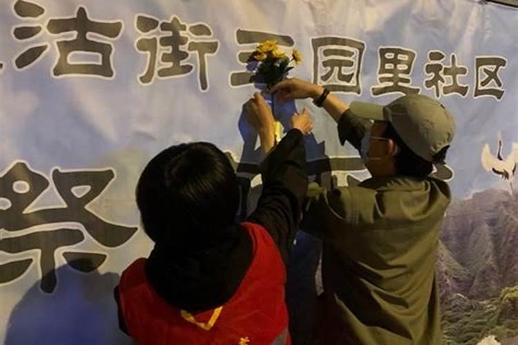 梦见和男友亲热被别人发现的预兆
