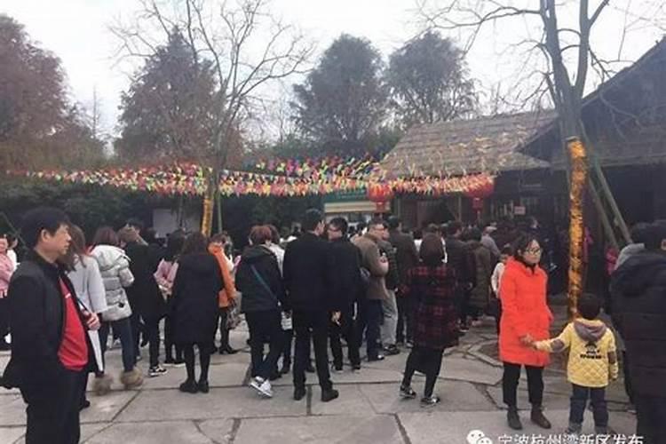梦见铲车铲