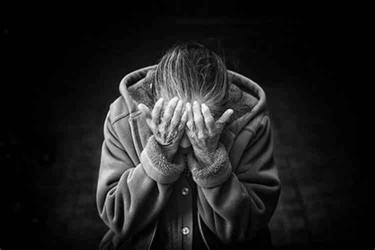 梦见死去的奶奶哭泣的预兆