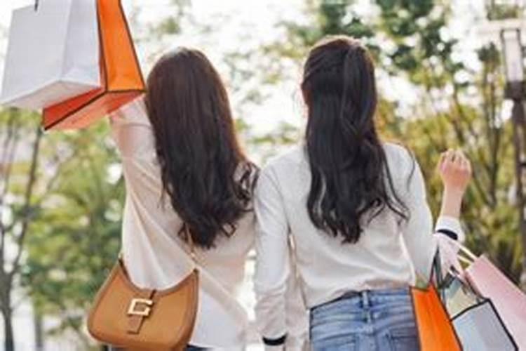 听说老人去世不足一年,7月15不能去墓地烧纸,是所谓的不能烧“节令纸...